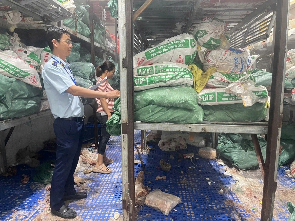 TP Hồ Chí Minh: Thu giữ hơn 18 tấn thịt bò vụn, lòng bò không rõ nguồn gốc, xuất xứ